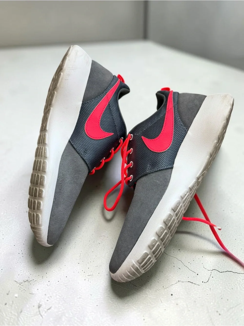 Nike - Roshe - Kids Size 7- Charcoal Gray Sneakers with Neon Swoosh